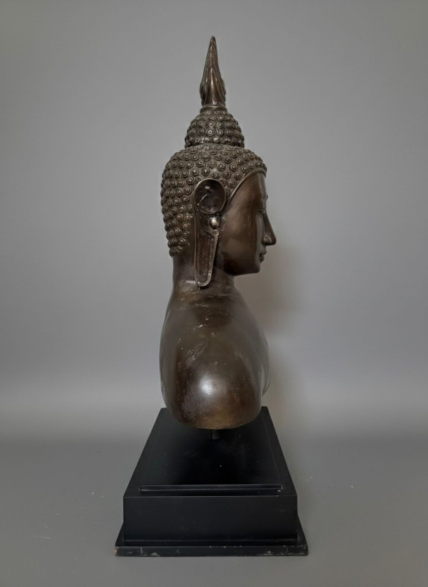 Buddha Perunggu Damai